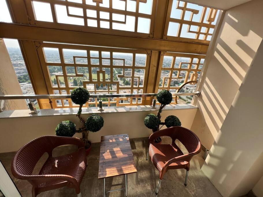 Sunset Luxury Gold Crest Mall Residency Lahor Dış mekan fotoğraf