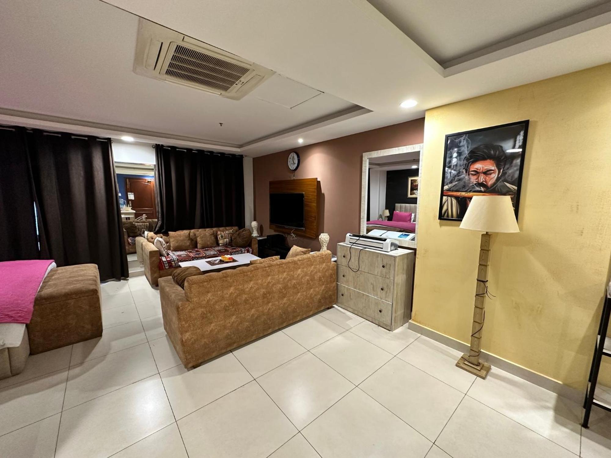 Sunset Luxury Gold Crest Mall Residency Lahor Dış mekan fotoğraf